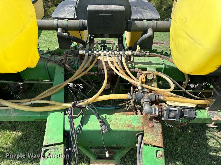 image for item KL9058 John Deere 7200 MaxEmerge 2  planter