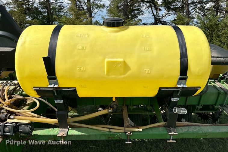 image for item KL9058 John Deere 7200 MaxEmerge 2  planter