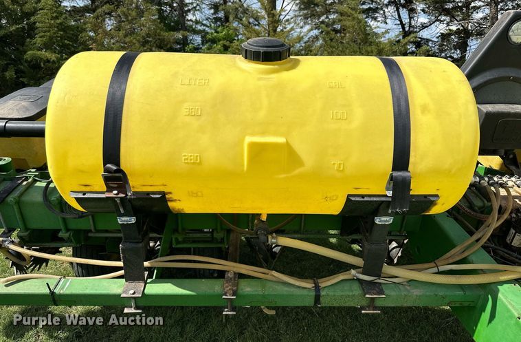 image for item KL9058 John Deere 7200 MaxEmerge 2  planter
