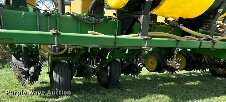 image for item KL9058 John Deere 7200 MaxEmerge 2  planter
