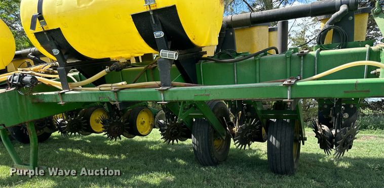 image for item KL9058 John Deere 7200 MaxEmerge 2  planter