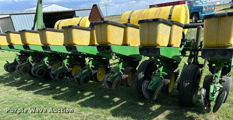 image for item KL9058 John Deere 7200 MaxEmerge 2  planter
