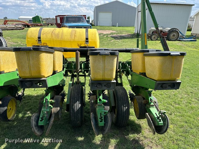 image for item KL9058 John Deere 7200 MaxEmerge 2  planter