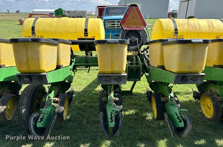 image for item KL9058 John Deere 7200 MaxEmerge 2  planter