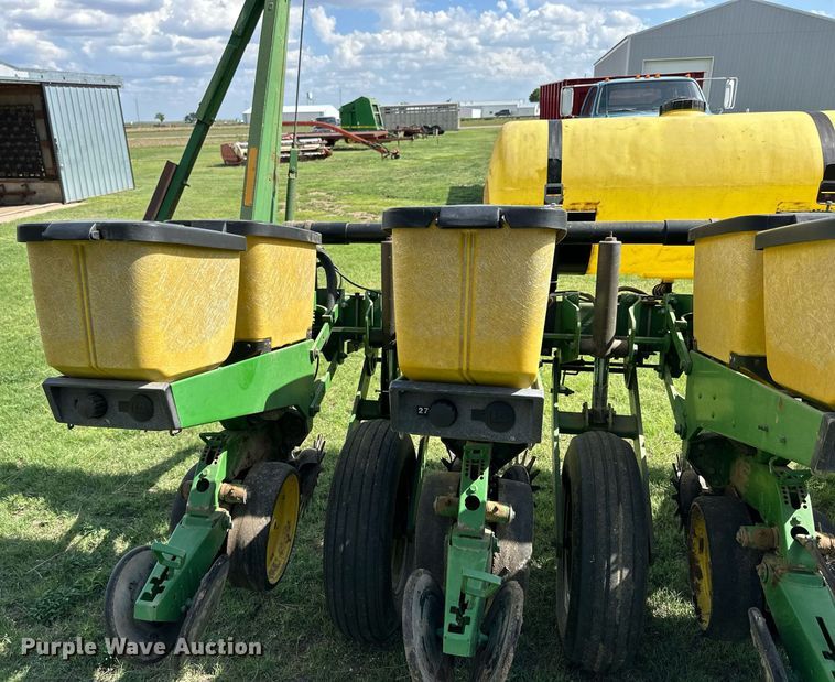 image for item KL9058 John Deere 7200 MaxEmerge 2  planter
