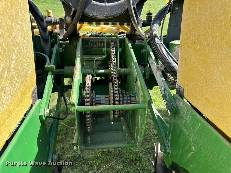 image for item KL9058 John Deere 7200 MaxEmerge 2  planter