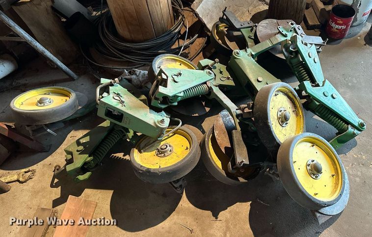 image for item KL9058 John Deere 7200 MaxEmerge 2  planter