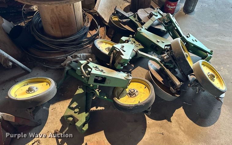 image for item KL9058 John Deere 7200 MaxEmerge 2  planter