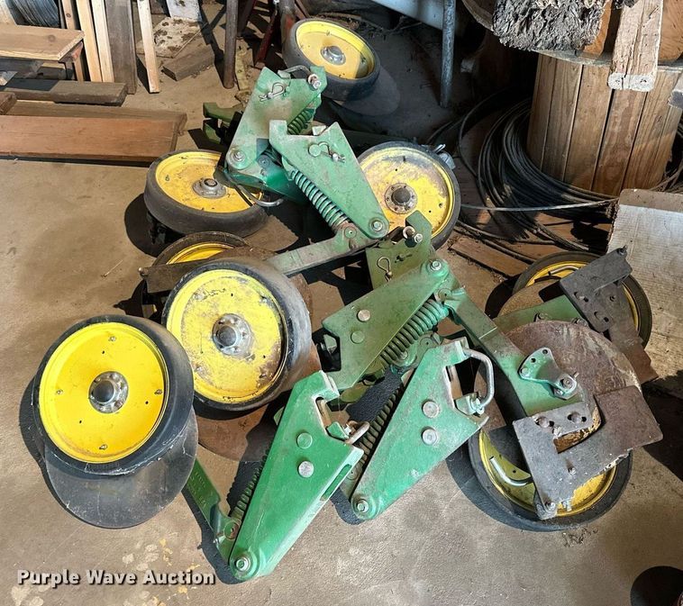 image for item KL9058 John Deere 7200 MaxEmerge 2  planter