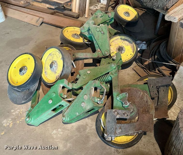 image for item KL9058 John Deere 7200 MaxEmerge 2  planter