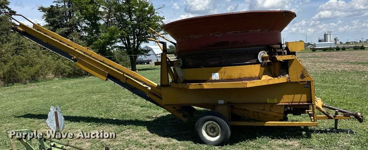 image for item KL9059 HayBuster H-1000  bale processor