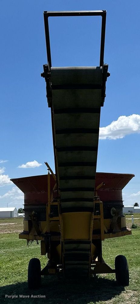 image for item KL9059 HayBuster H-1000  bale processor