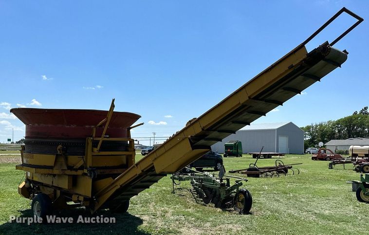 image for item KL9059 HayBuster H-1000  bale processor