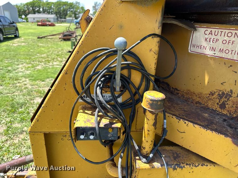 image for item KL9059 HayBuster H-1000  bale processor