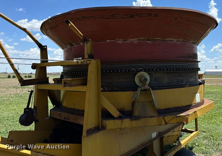 image for item KL9059 HayBuster H-1000  bale processor