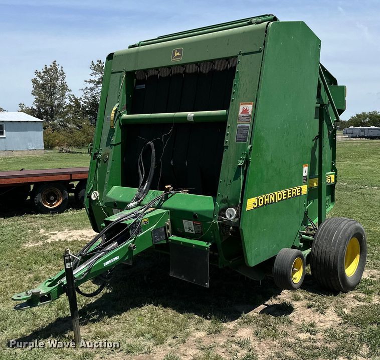 image for item KL9060 1999 John Deere 566  round baler