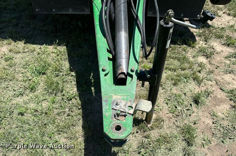 image for item KL9060 1999 John Deere 566  round baler