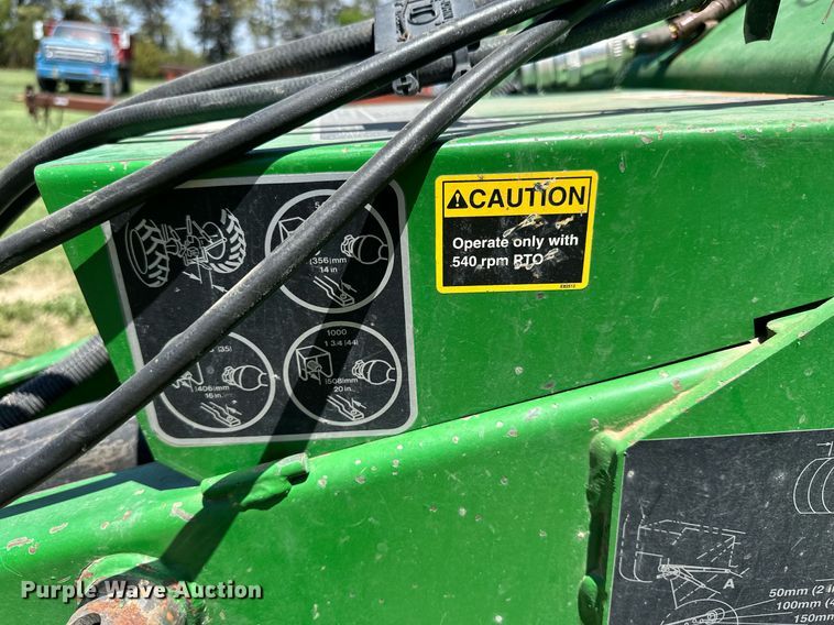 image for item KL9060 1999 John Deere 566  round baler