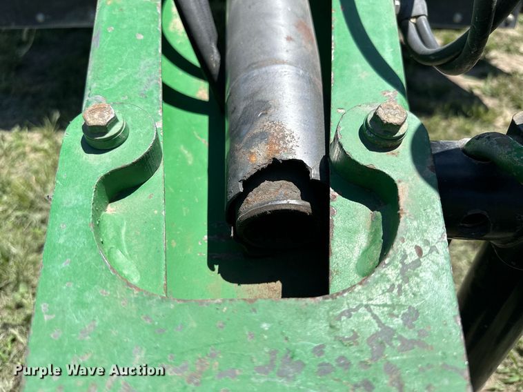 image for item KL9060 1999 John Deere 566  round baler