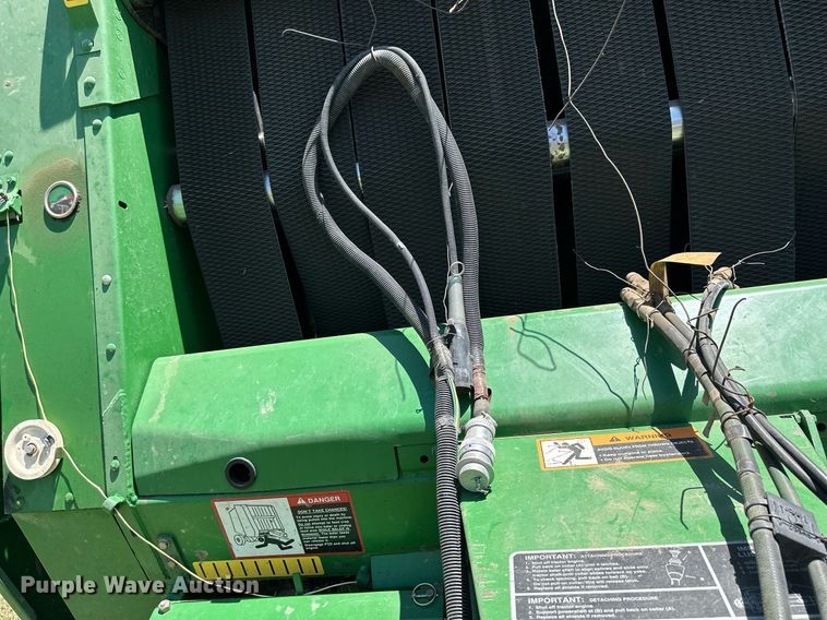 image for item KL9060 1999 John Deere 566  round baler