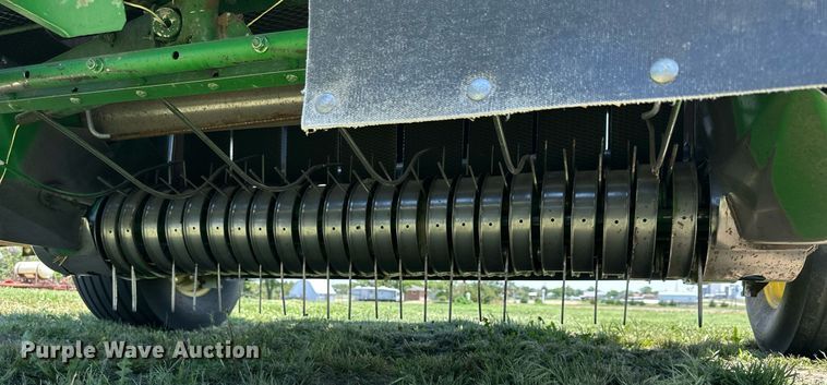 image for item KL9060 1999 John Deere 566  round baler