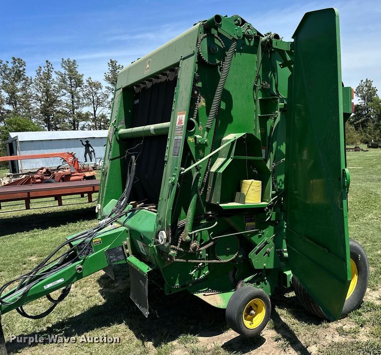 image for item KL9060 1999 John Deere 566  round baler