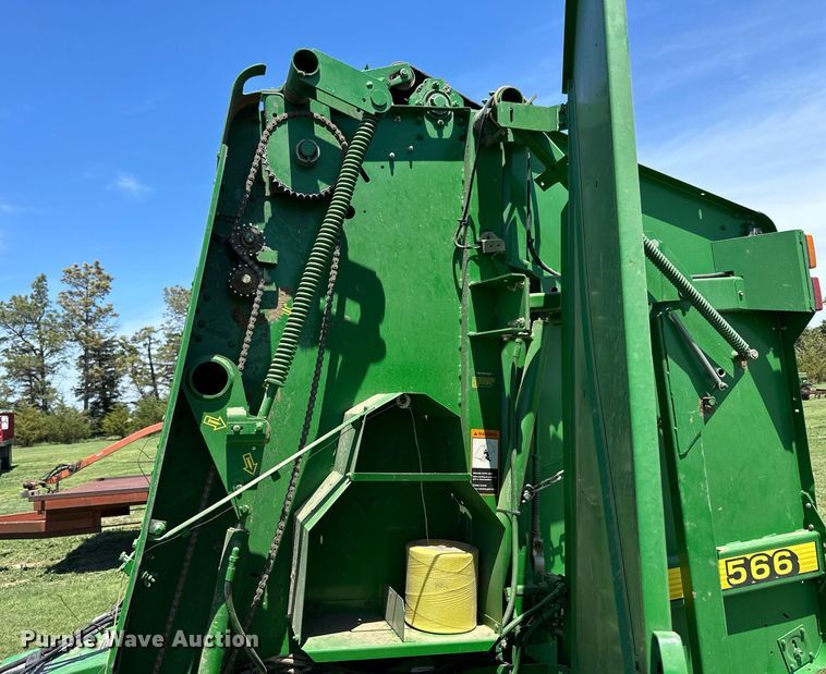 image for item KL9060 1999 John Deere 566  round baler