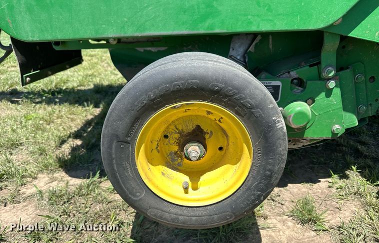 image for item KL9060 1999 John Deere 566  round baler