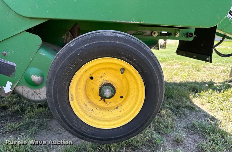 image for item KL9060 1999 John Deere 566  round baler