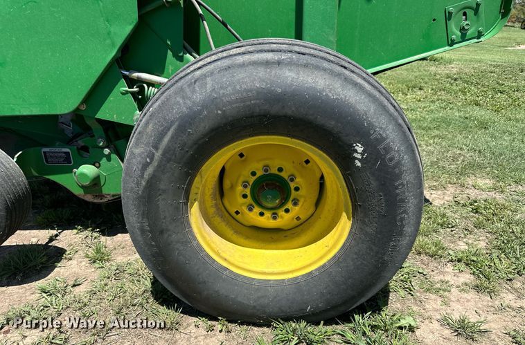 image for item KL9060 1999 John Deere 566  round baler
