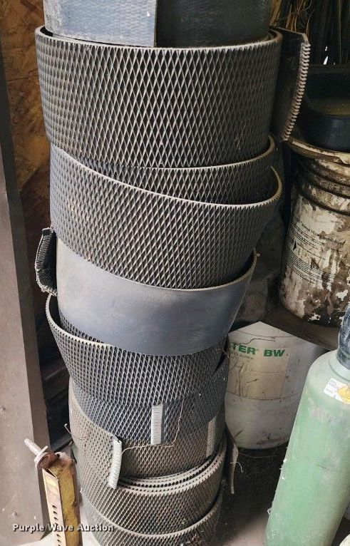 image for item KL9060 1999 John Deere 566  round baler