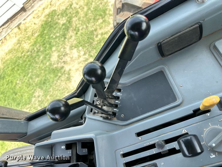 image for item KL9064 1994 Case IH 7220  tractor