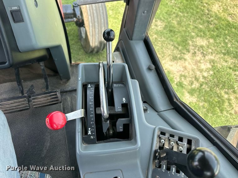 image for item KL9064 1994 Case IH 7220  tractor