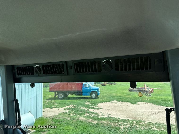 image for item KL9064 1994 Case IH 7220  tractor