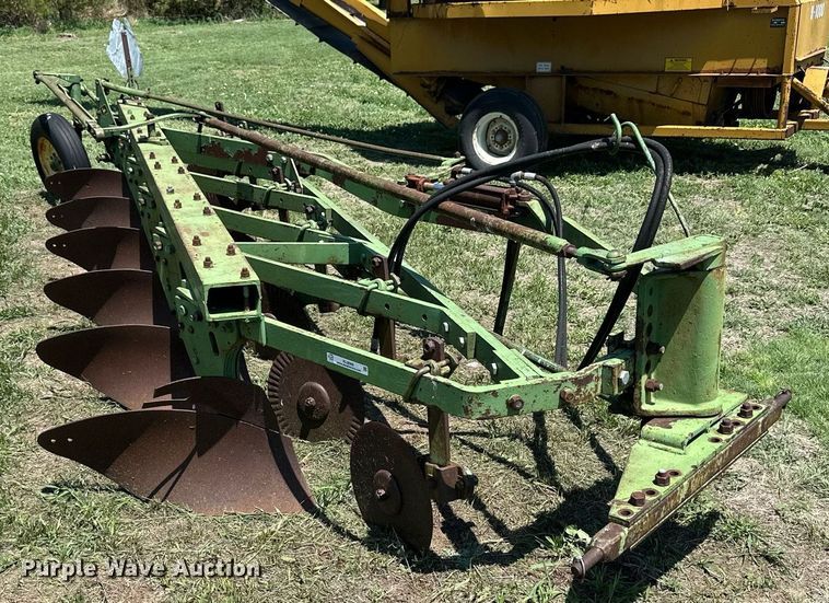 image for item KL9066 John Deere F145  six bottom plow