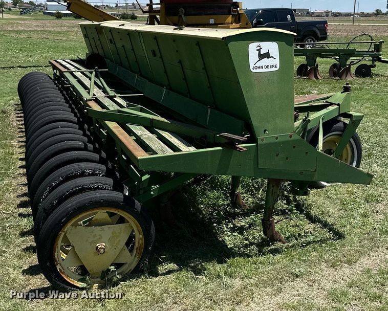 image for item KL9067 (3) John Deere LZ812 hoe grain drills