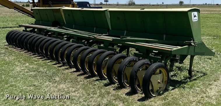 image for item KL9067 (3) John Deere LZ812 hoe grain drills