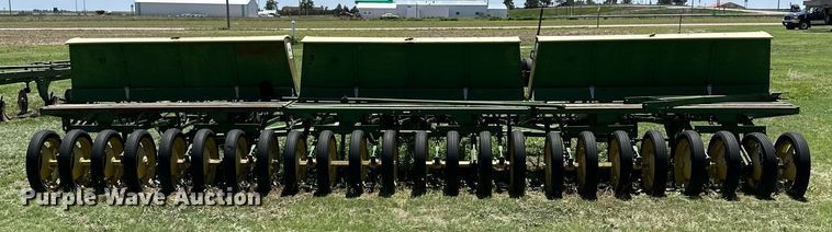 image for item KL9067 (3) John Deere LZ812 hoe grain drills