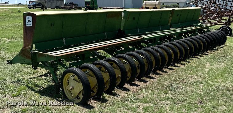 image for item KL9067 (3) John Deere LZ812 hoe grain drills