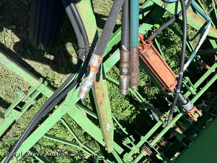 image for item KL9067 (3) John Deere LZ812 hoe grain drills