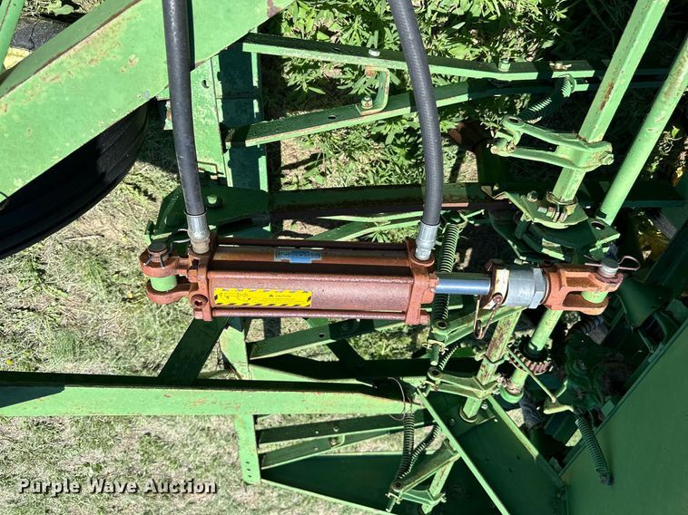 image for item KL9067 (3) John Deere LZ812 hoe grain drills