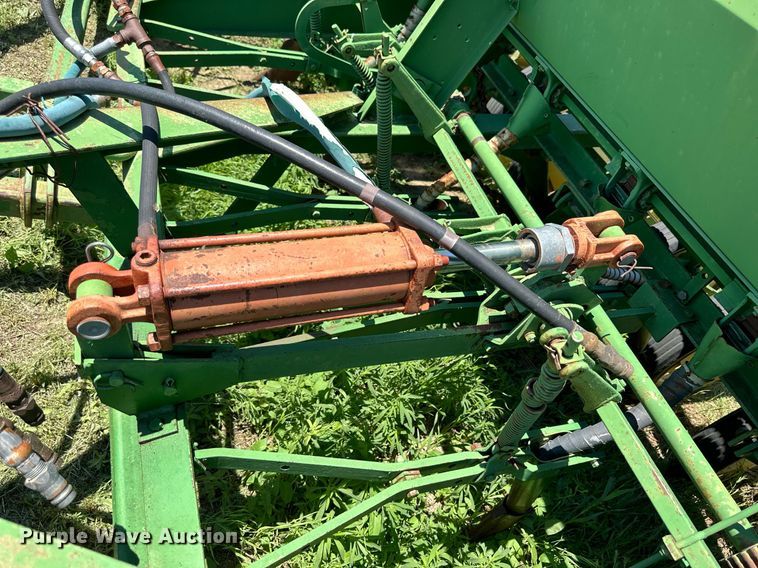 image for item KL9067 (3) John Deere LZ812 hoe grain drills