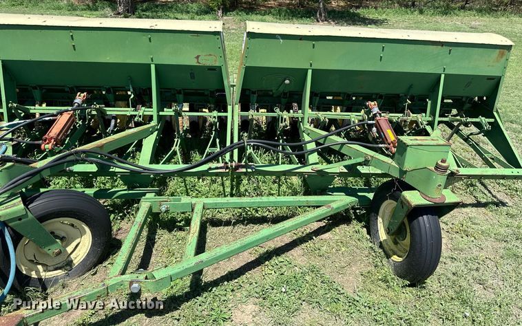 image for item KL9067 (3) John Deere LZ812 hoe grain drills