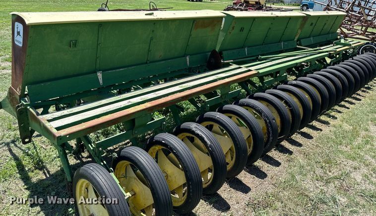 image for item KL9067 (3) John Deere LZ812 hoe grain drills