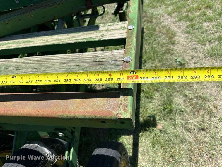 image for item KL9067 (3) John Deere LZ812 hoe grain drills