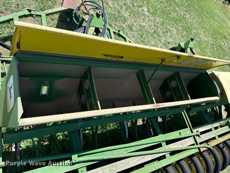 image for item KL9067 (3) John Deere LZ812 hoe grain drills