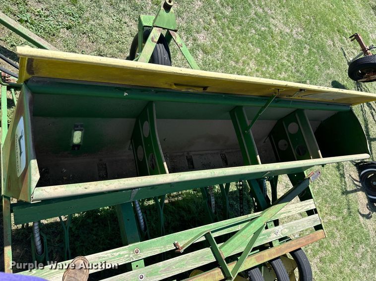 image for item KL9067 (3) John Deere LZ812 hoe grain drills