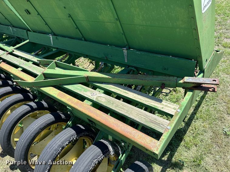 image for item KL9067 (3) John Deere LZ812 hoe grain drills