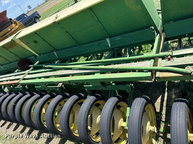 image for item KL9067 (3) John Deere LZ812 hoe grain drills