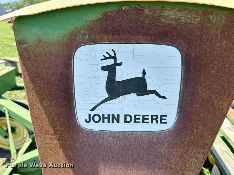 image for item KL9067 (3) John Deere LZ812 hoe grain drills